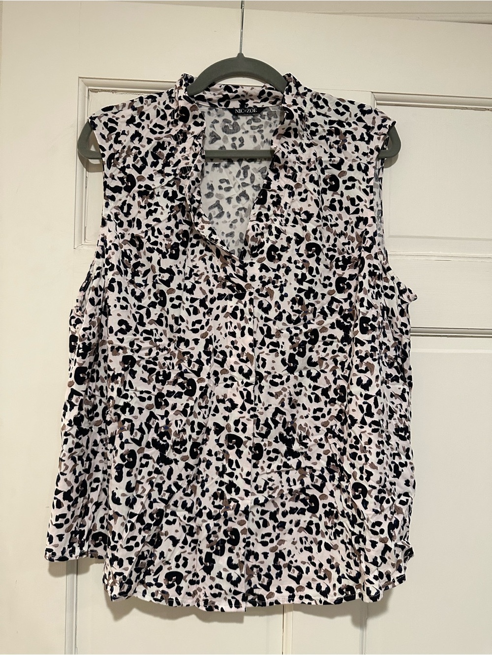 NIC+ZOE Sleeveless Leopard Spot Blouse - White, Black, Tan